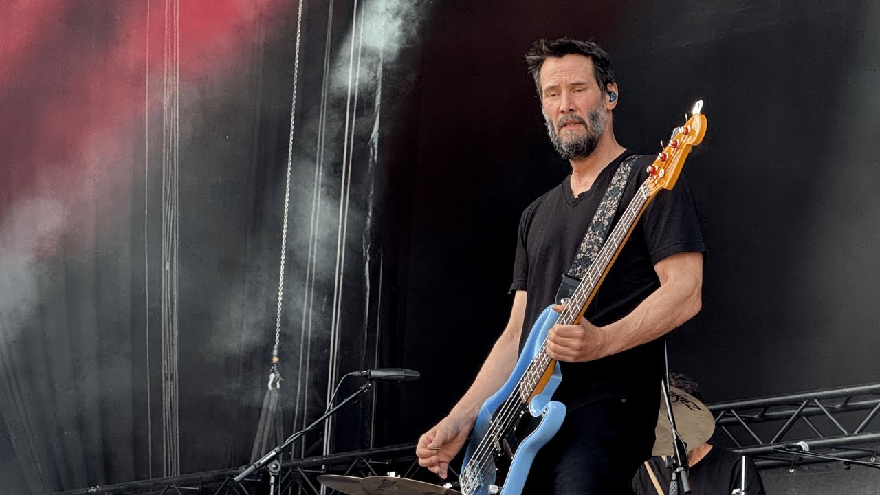 Dogstar performing on tour